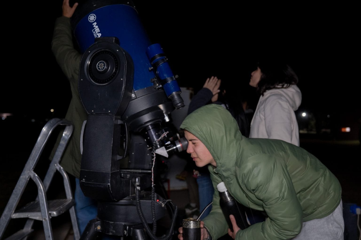 Más de 200 personas disfrutaron del eclipse parcial de Luna en La Punta